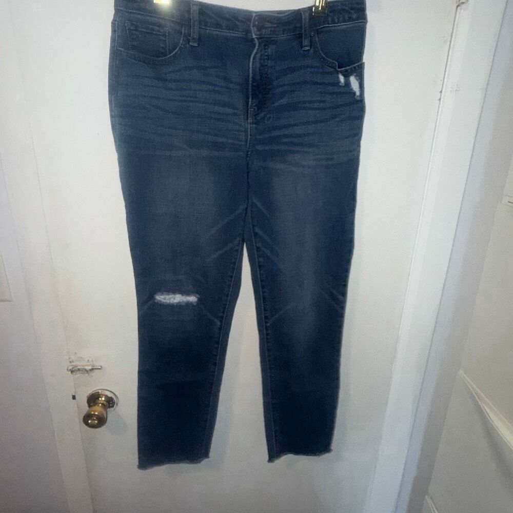 CHICO’S Indigo Blue So Slimming Girlfriend Ankle Distressed Jeans-8R